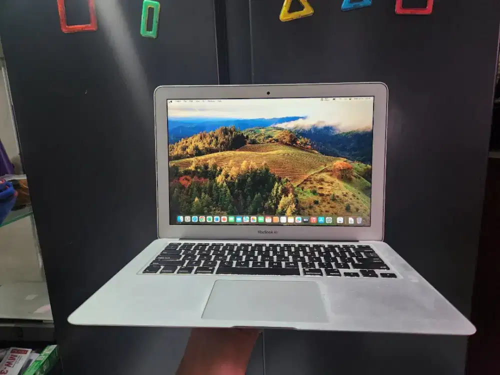 Macbook air 13 8GB 256GB i5 2015 secepatnya