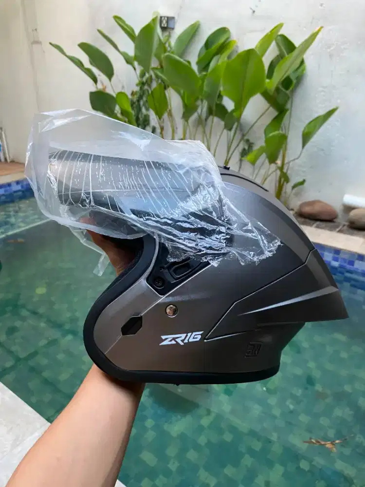 Helm ZR16 Brand New