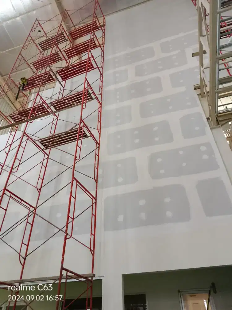 Pasang plafond gypsum, plafond pvc dan partisi dinding
