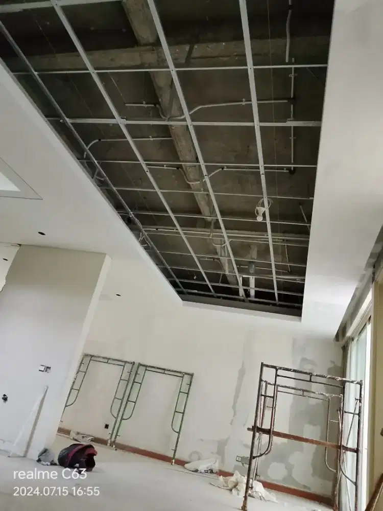 Pasang plafond gypsum, pvc dan partisi dinding