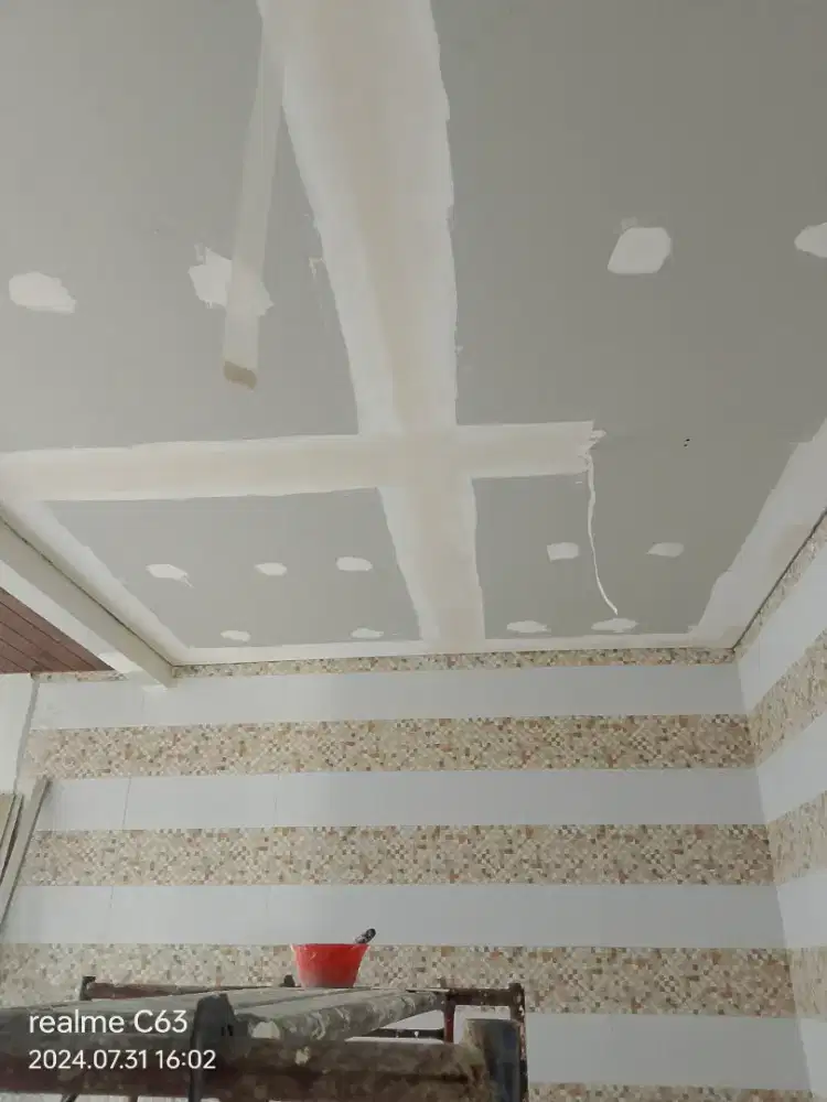 Pasang plafond gypsum, dan plafond pvc dan partisi dinding