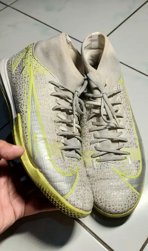 Sepatu futsal nike