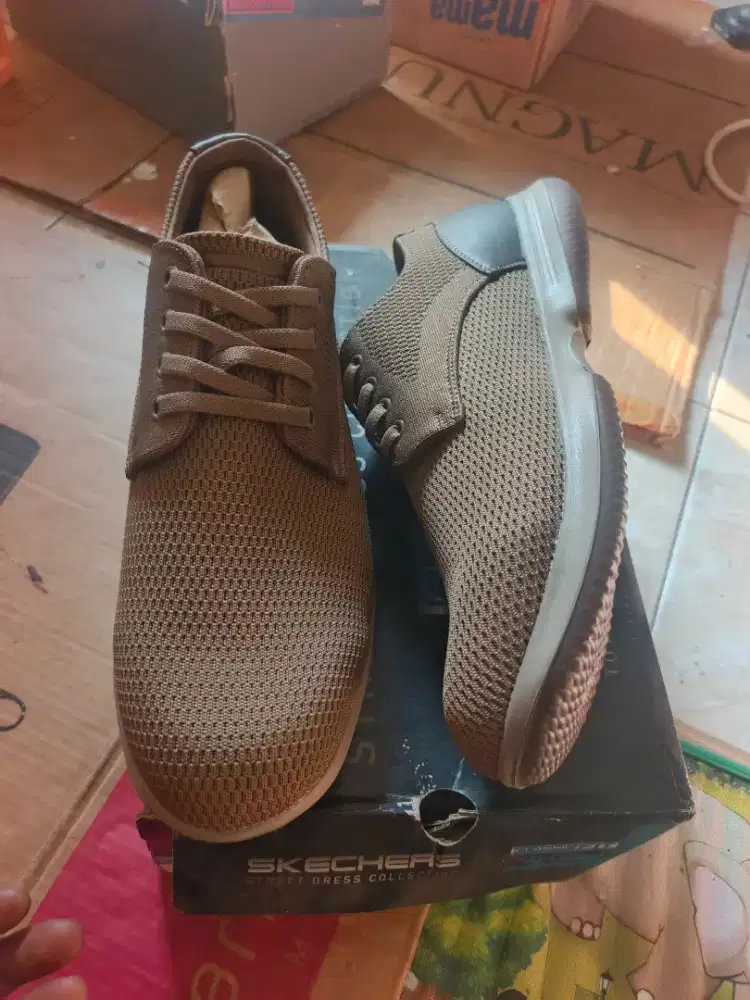 Skechers size 46 elegan.