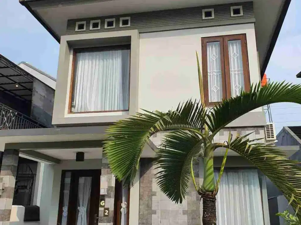 dijual cepat rumah 2 lantai full furnish dalam perumahan bersatpam dekat RS purihusada dan pasar rejodani