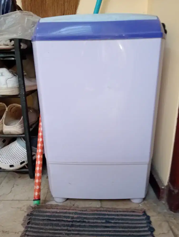Mesin Cuci Mini Portable SAGA SWM-02 M - Praktis & Hemat Tempat!
