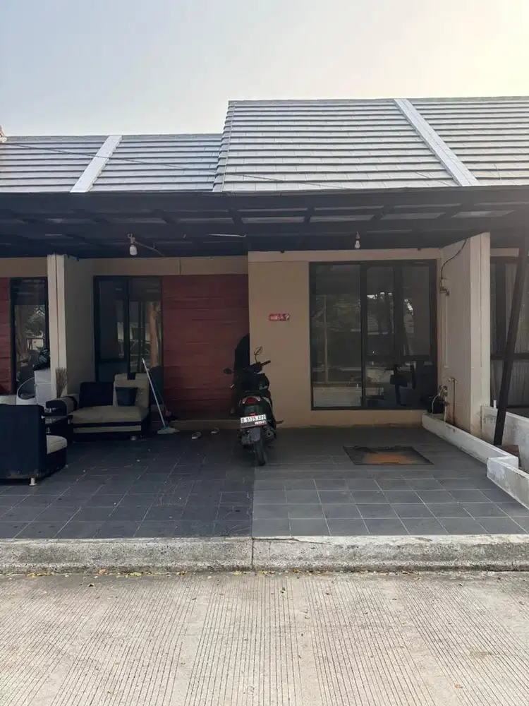 Disewakan Rumah Depan Taman