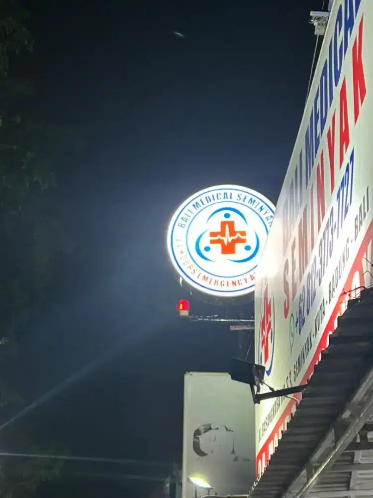 Pemasangan Neon Box untuk pelengkap usaha anda