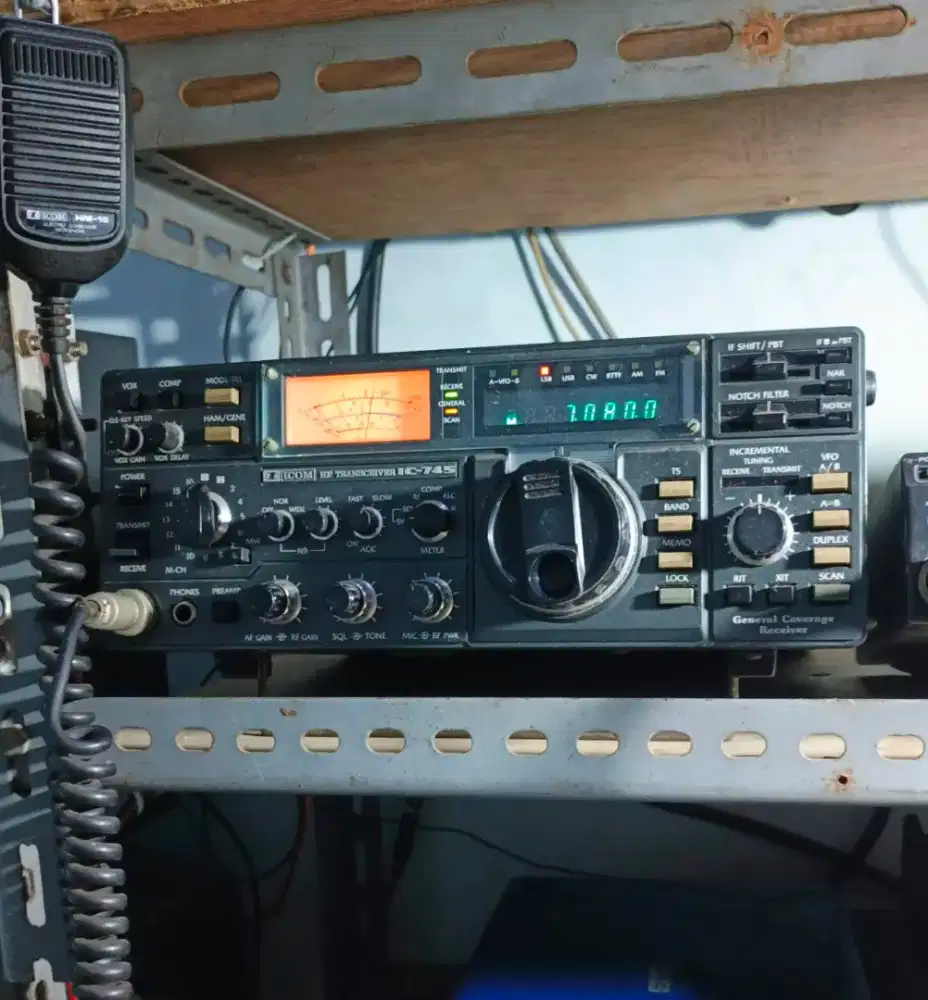 RADIO KOMUNIKASI