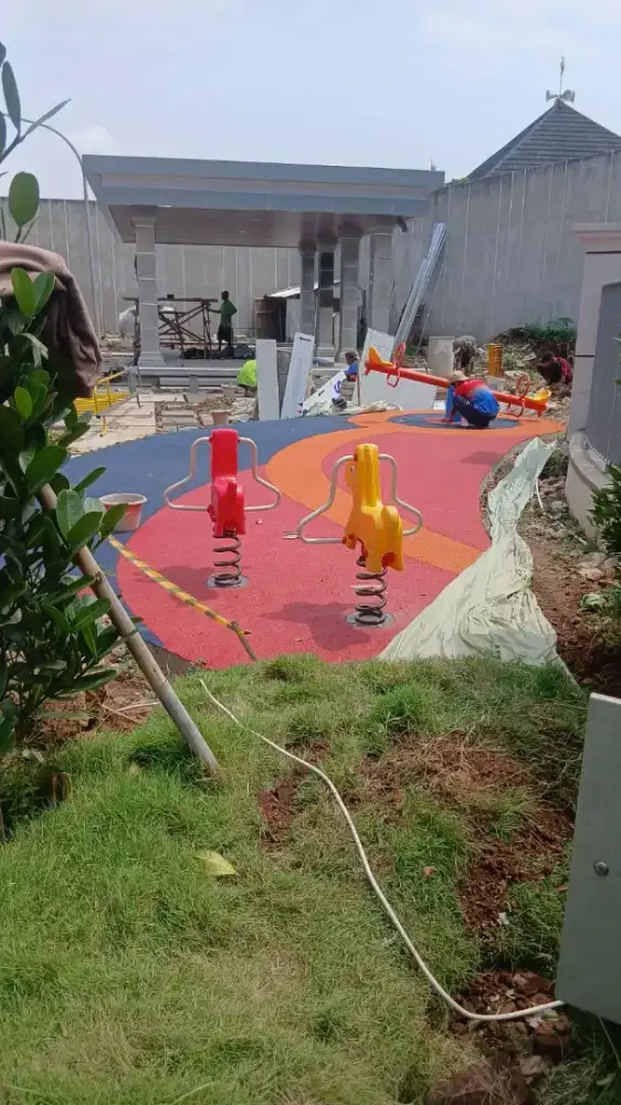 Tukang lantai karet dan buruh harian