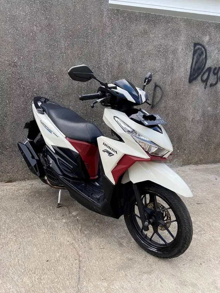 Honda Vario 150 Putih merah (idling stop) mulus Th 2016