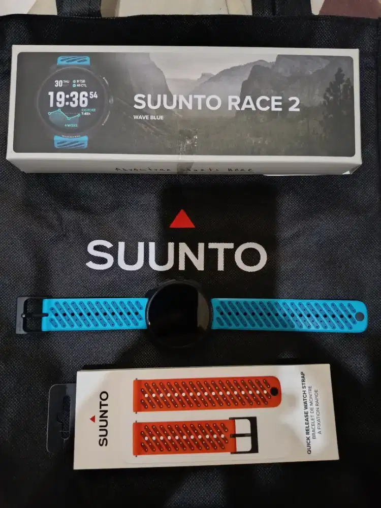 Di jual SUUNTO RACE 2 strap biru, blm pernah dipakai. Like new...08/07