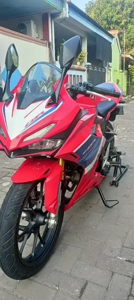 HONDA CBR 150R 2023 TriColor (low kilometer istimewa)