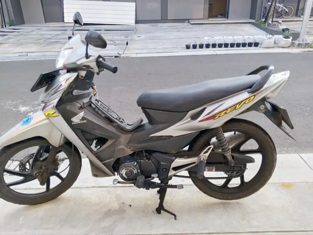 Dijual cepat Motor Revo lancip