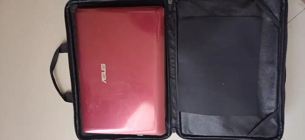 Notebook Asus 1215P Merah