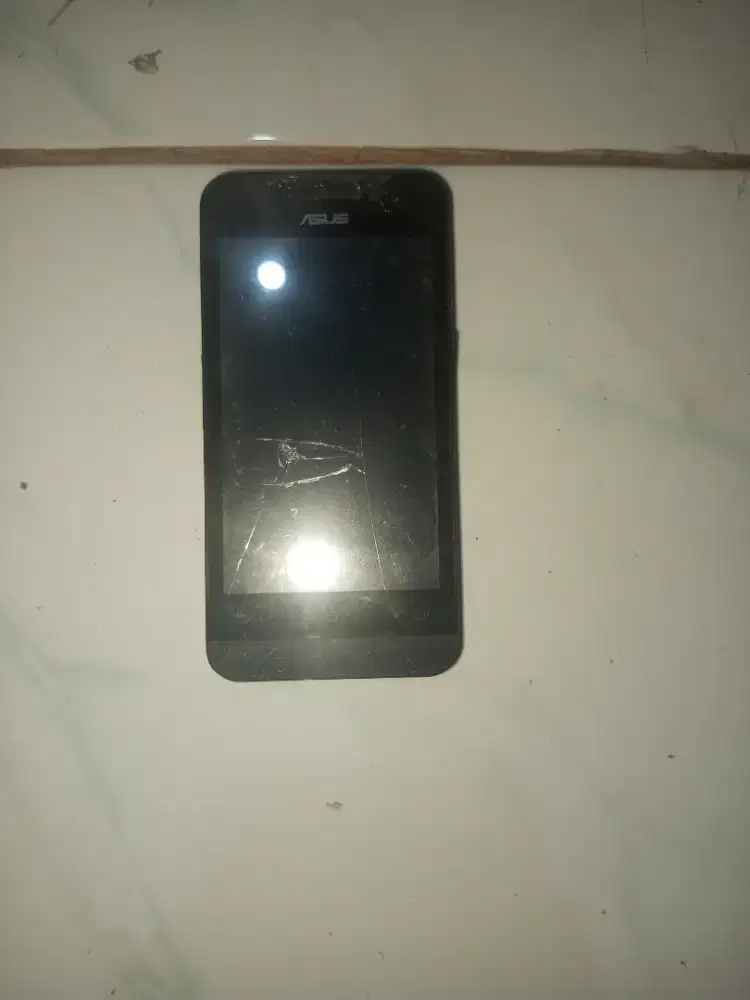 Asus Zenfone 4 tahun 2014 model A400CG