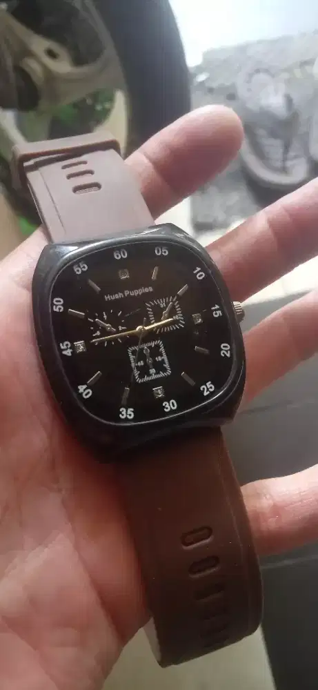 Jam tangan edisi di bagi ga dipakai
