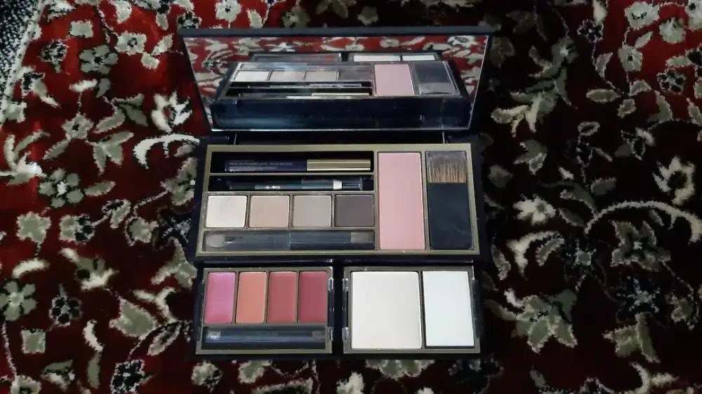 ESTEE LAUDER make up set. Original