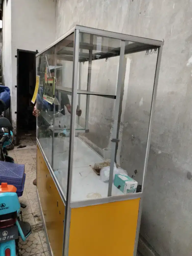 Etalase jualan bagus