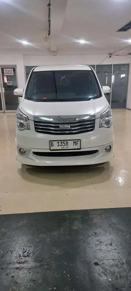 Toyota Nav1 V Limites Lux Putih