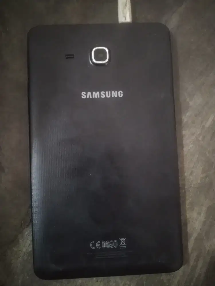Samsung galaxy TAB A (2016) RAM 1,5/8 GB jaringan 4G