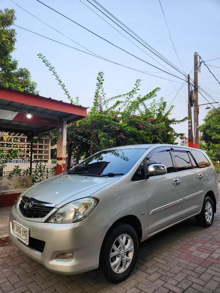 Toyota Kijang Innova 2011 Bensin