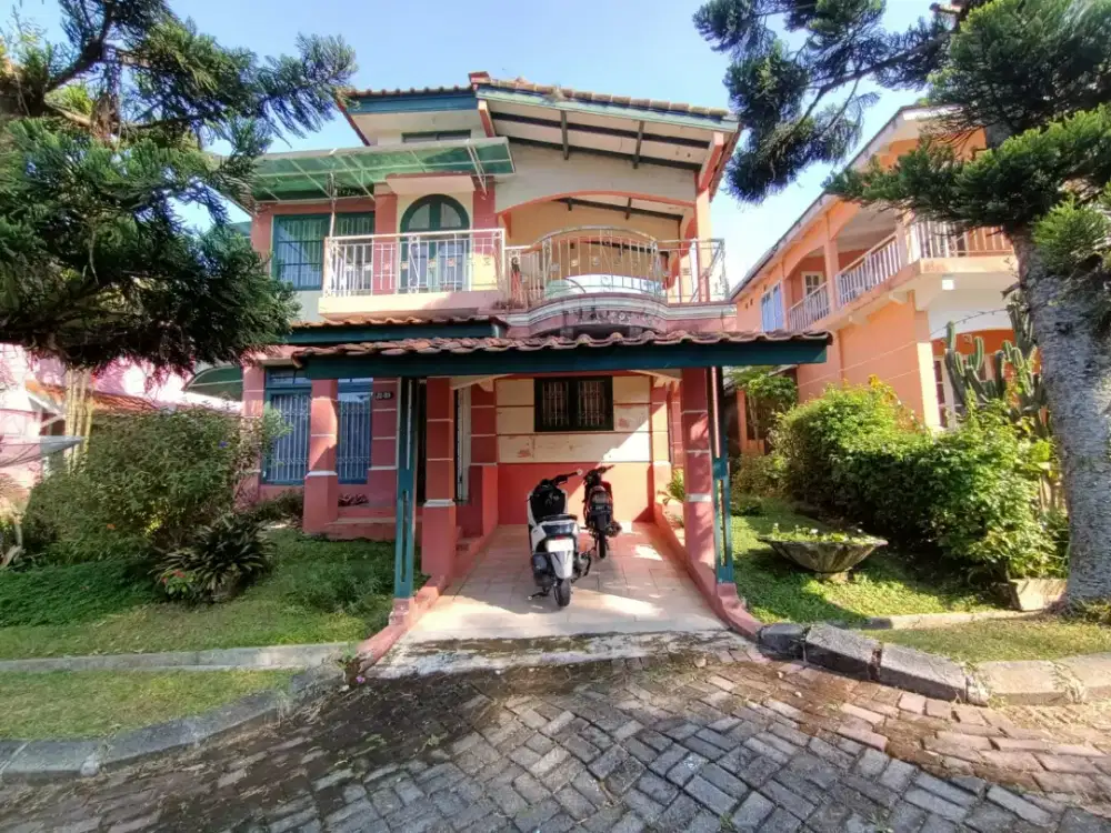 Di jual murah vila 2 LT lokasi di cipanas luas tanah 200 meter