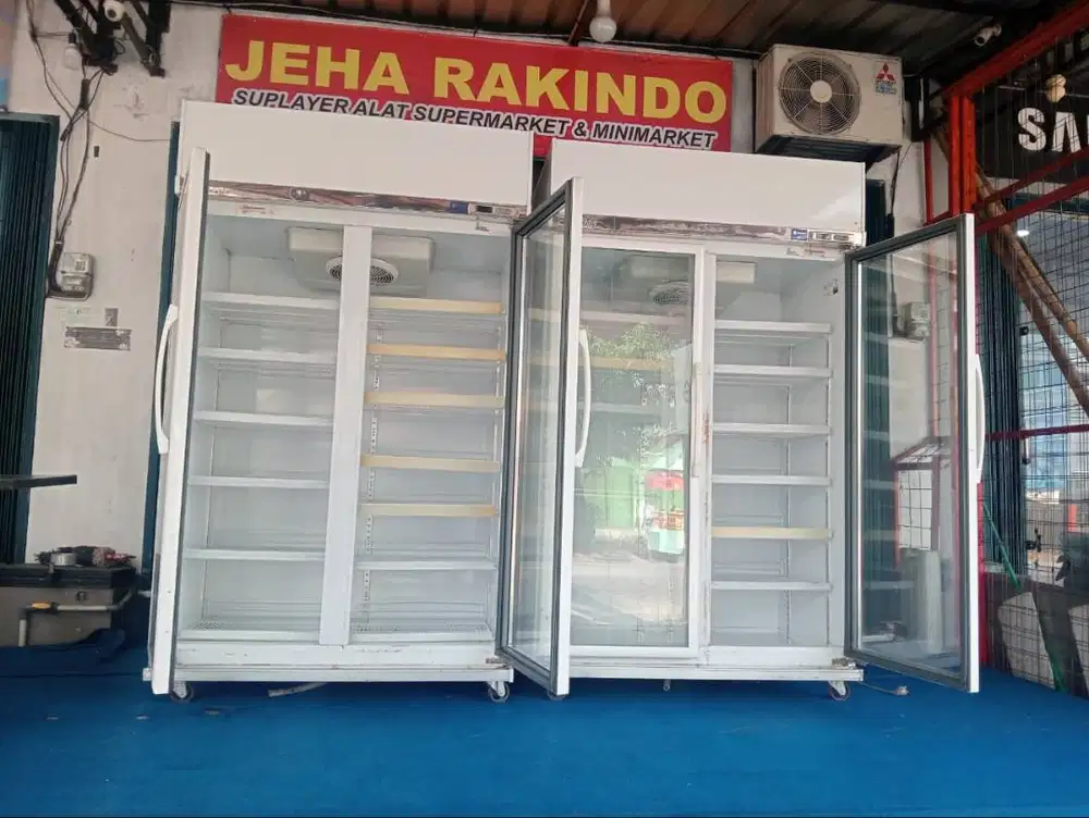 Showcase 2 pintu bekas
