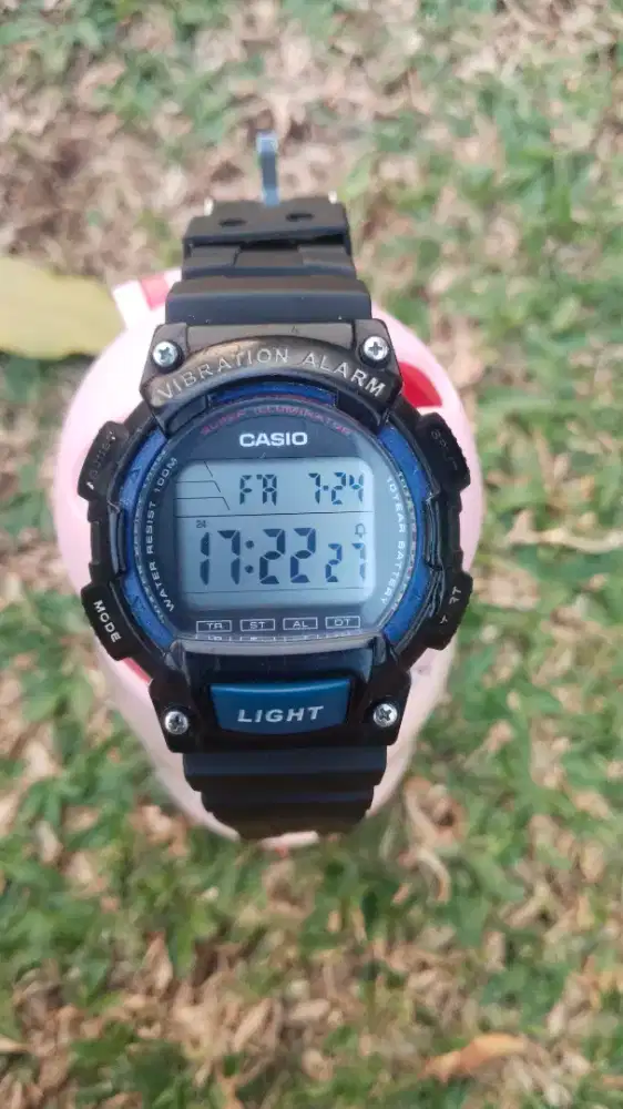 Jam tangan Casio W-736H