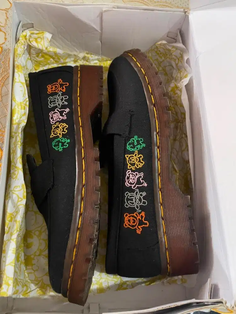 DI JUAL SEPATU LOAFERS HITAM BY CRSL