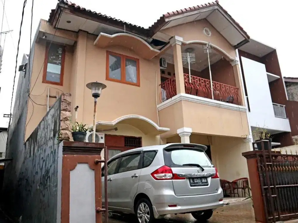 Rumah Cantik 2 Lt dkt Stasiun KRL Lenteng Agung, Jagakarsa, Jakarta Selatan