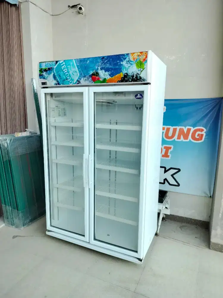 showcase 2 pintu