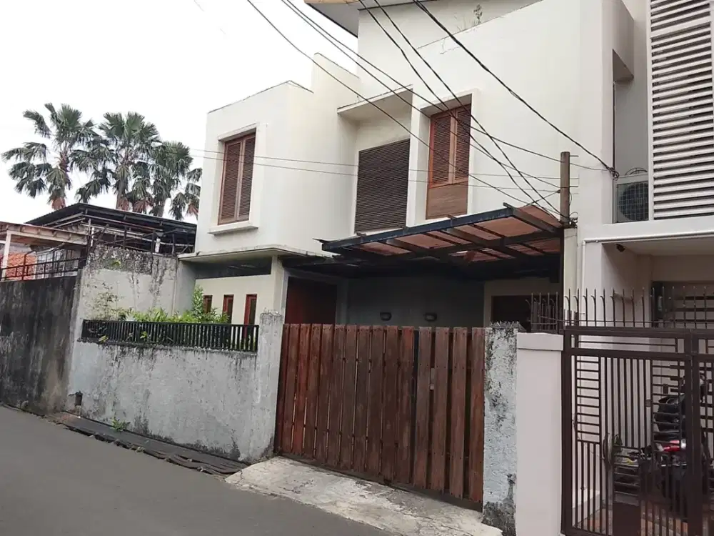 Rumah 2Lt Dengan Private Pool di Tebet Utara, Dekat Mall Kokas