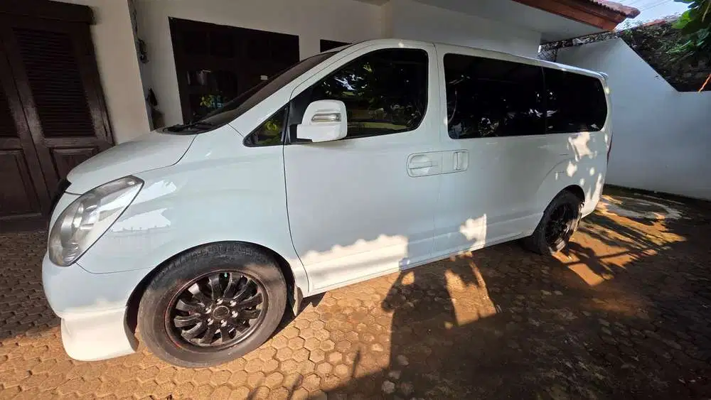 HYUNDAI H1 2012 ROYALE 2.4 BENSIN