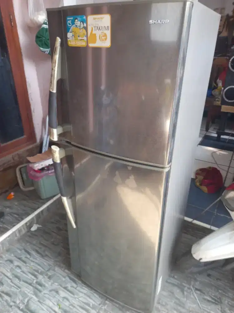 KULKAS MERK SHARP 2 PINTU KUALITAS TAKUMI