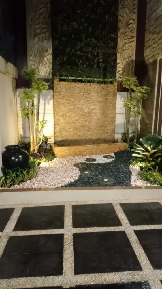Taman minimalis dan kolam ikan