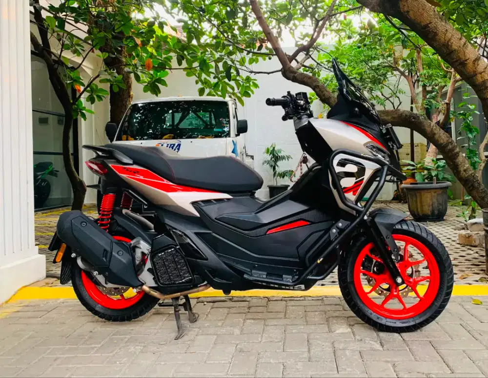 Aprilia SR GT 200