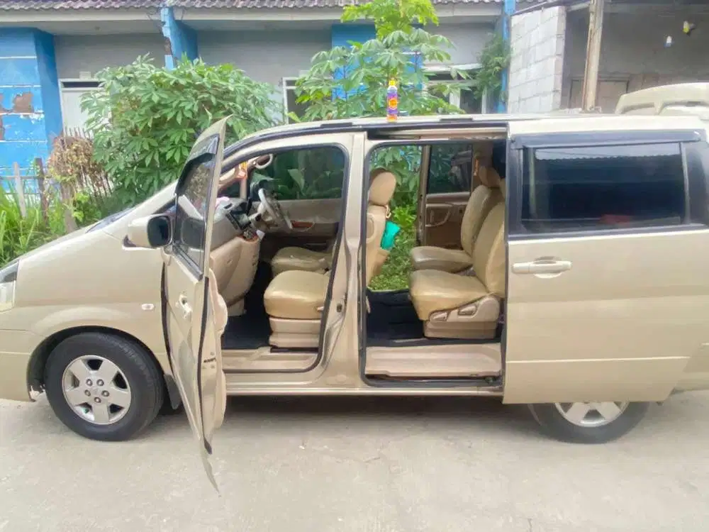 Nissan Serena 2005 Bensin