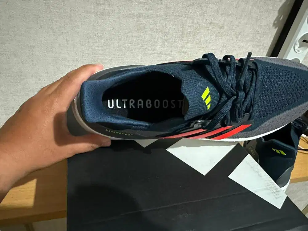 Sepatu Adidas Ultraboost 5