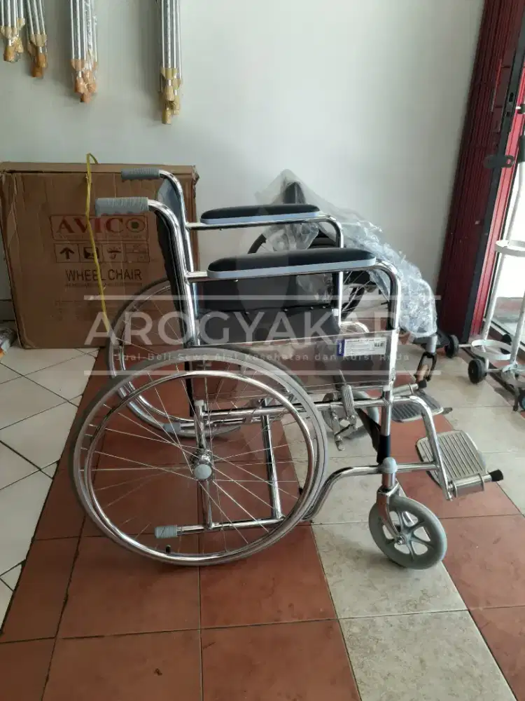 Kursi roda standart bekas