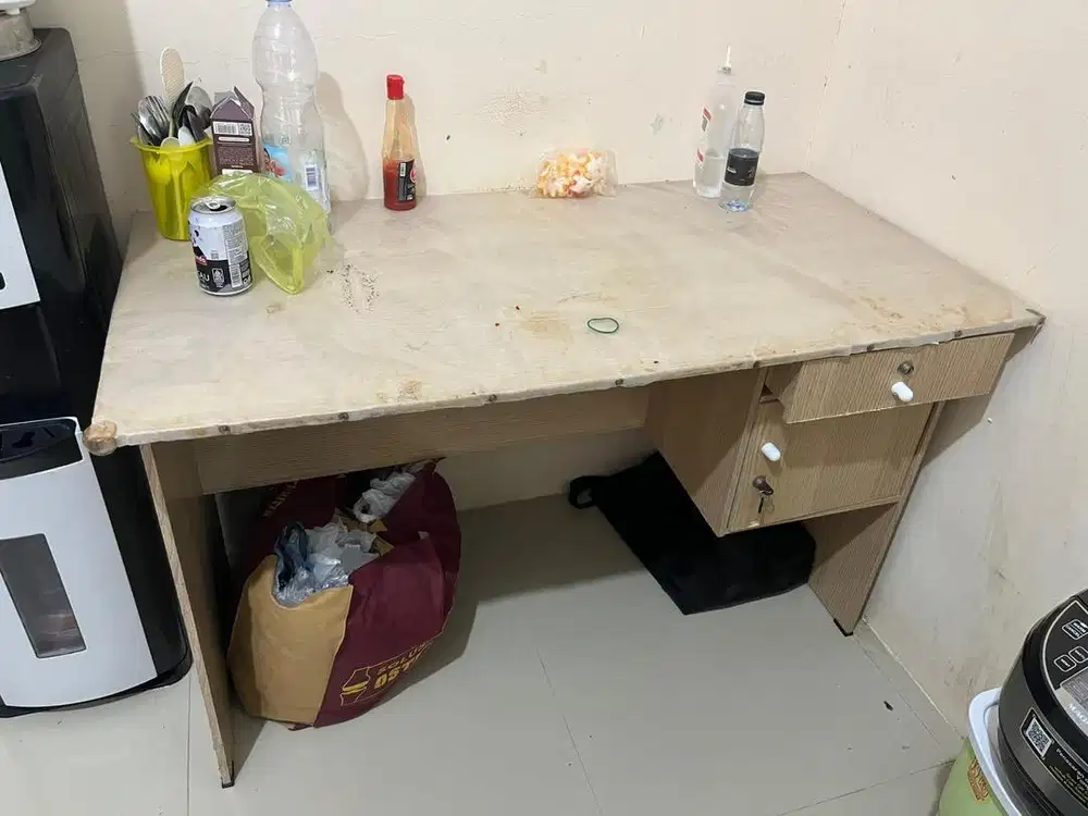 Meja belajar kayu