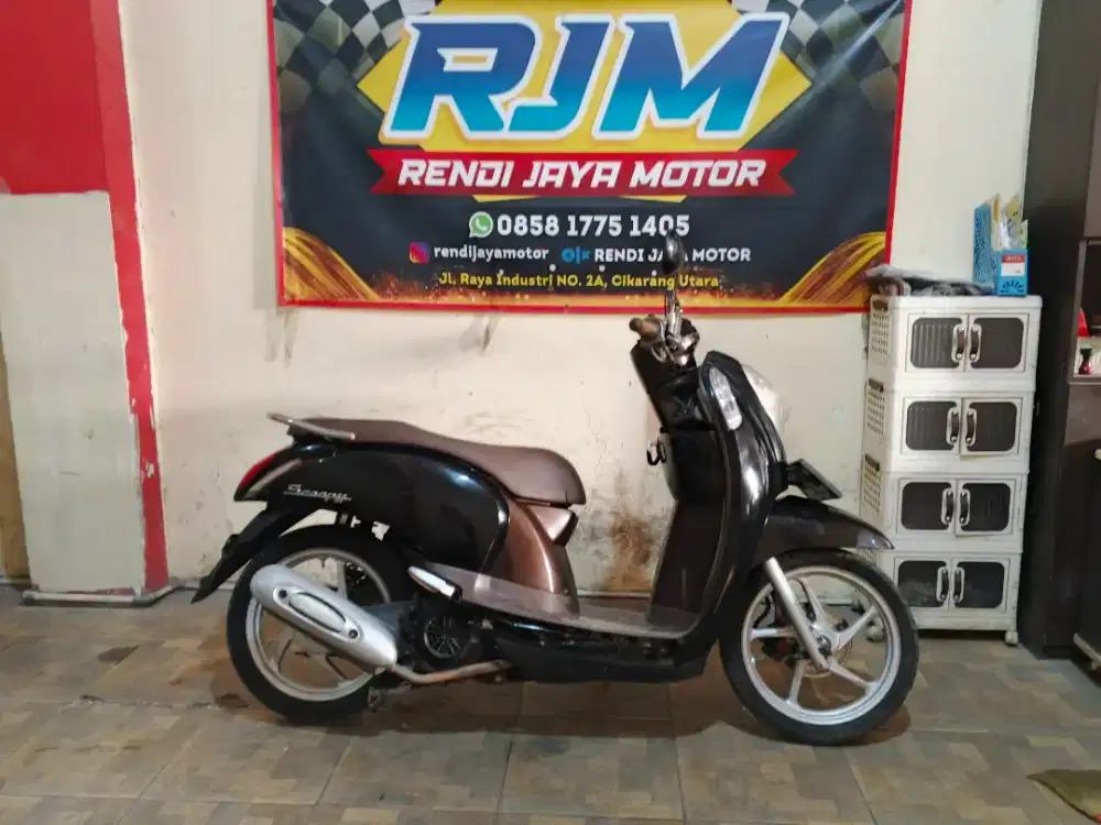 Honda Scoopy 2015
