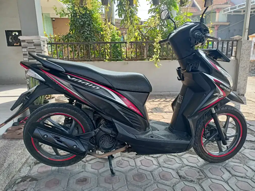 dijual Vario 110cc warna hitam