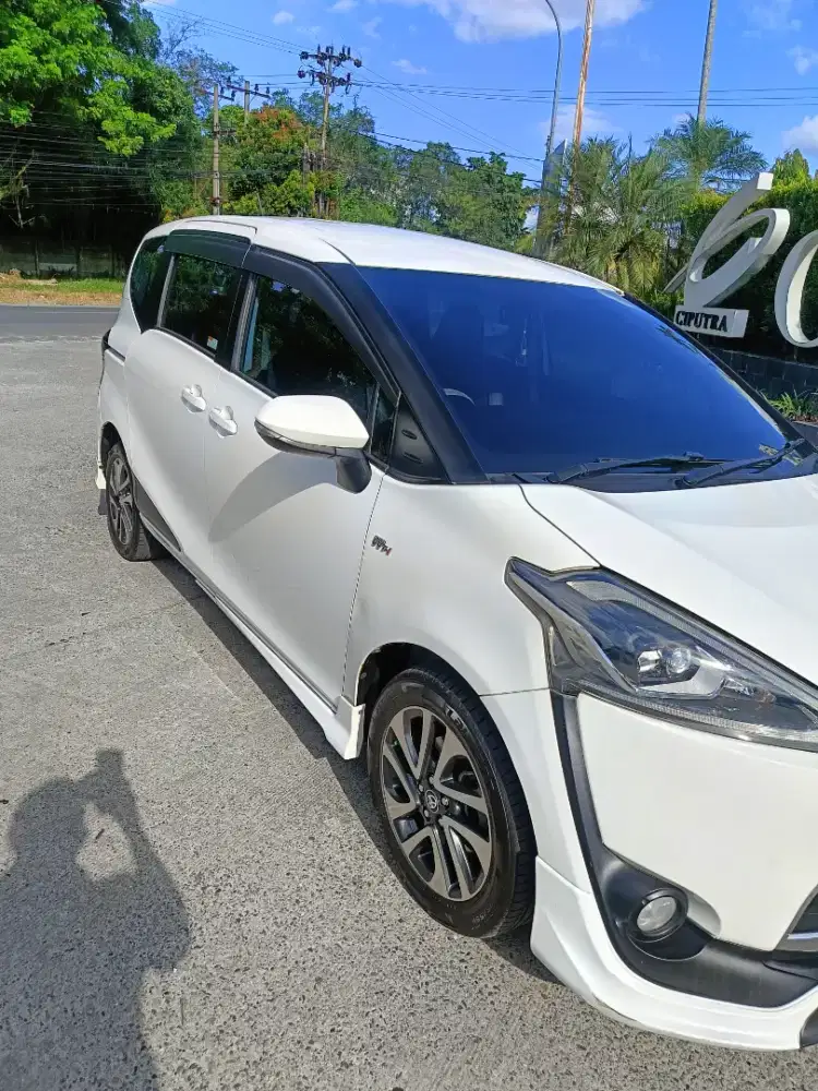 Toyota sienta type Q