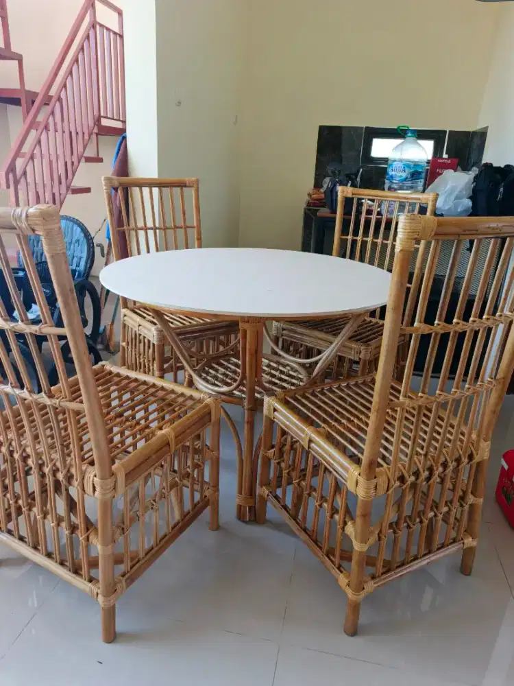 1 set meja kursi makan rotan alam