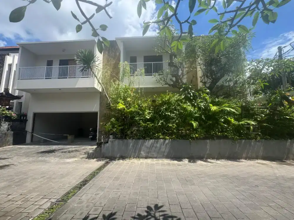 RUMAH MEWAH 2 LANTAI DIJUAL - 570 M² - SHM / LEASEHOLD - GARASI BESAR