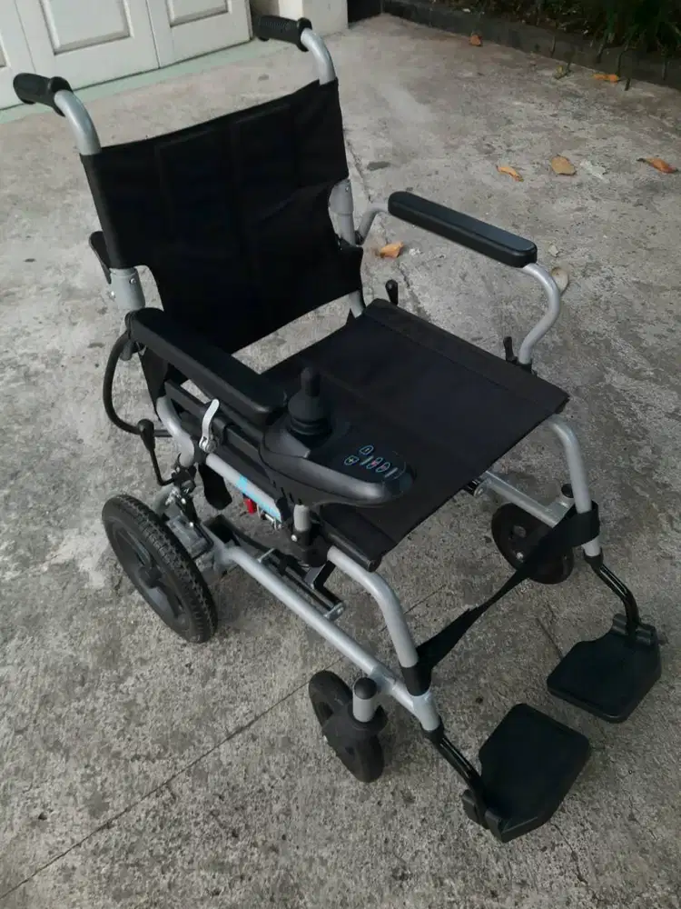 kursi roda electric (electric wheelchair)