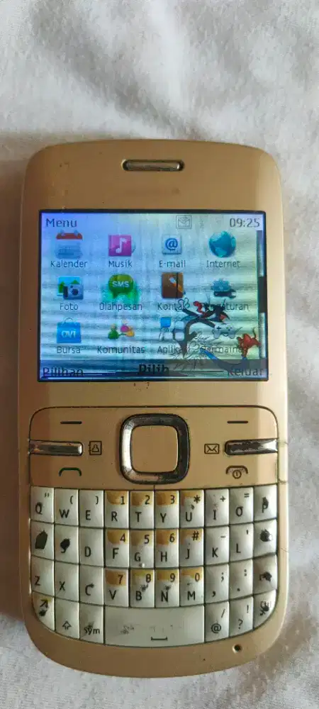 Hp Nokia C3 Gold nyala