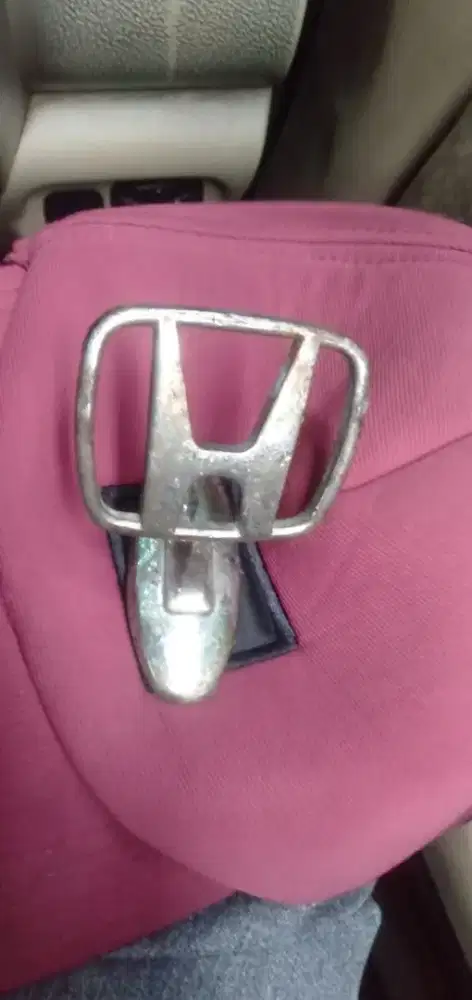 Di jual  logo Honda di tempel di depan kap mesin pakai dobel tip  murh