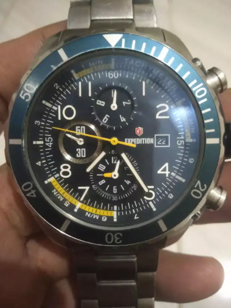 Jam tangan pria bekas