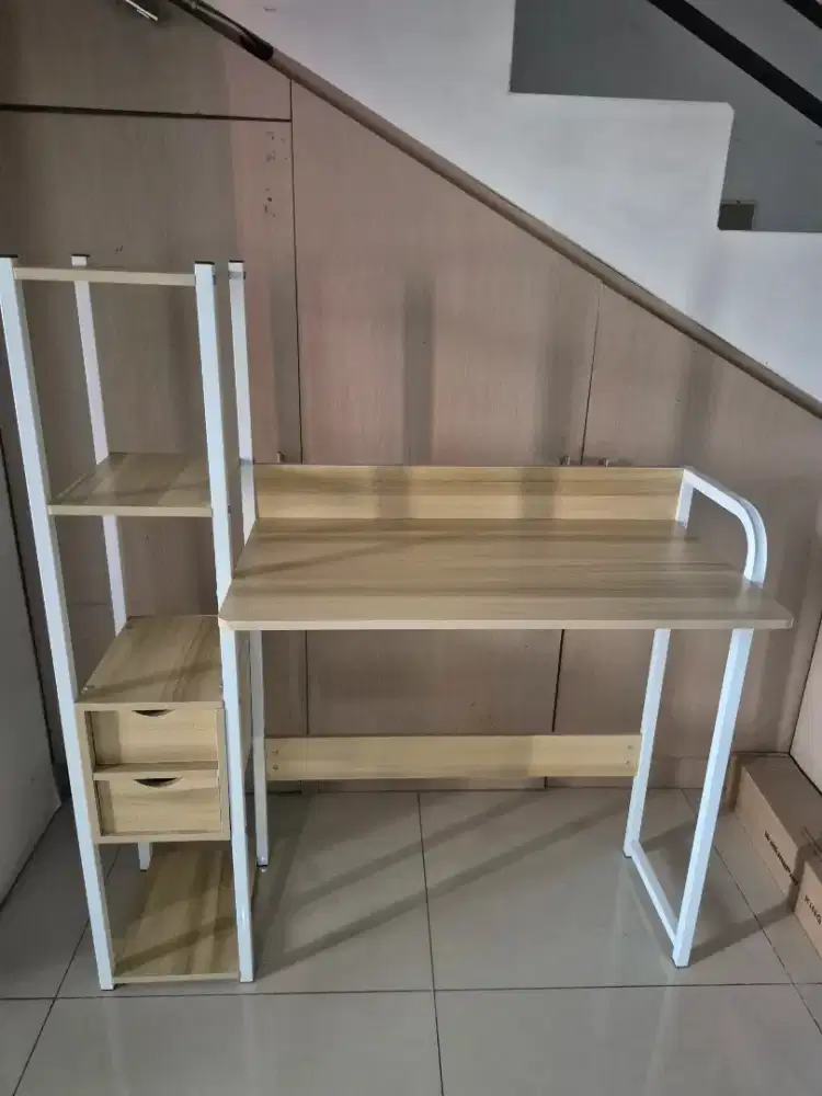 Meja komputer dijual